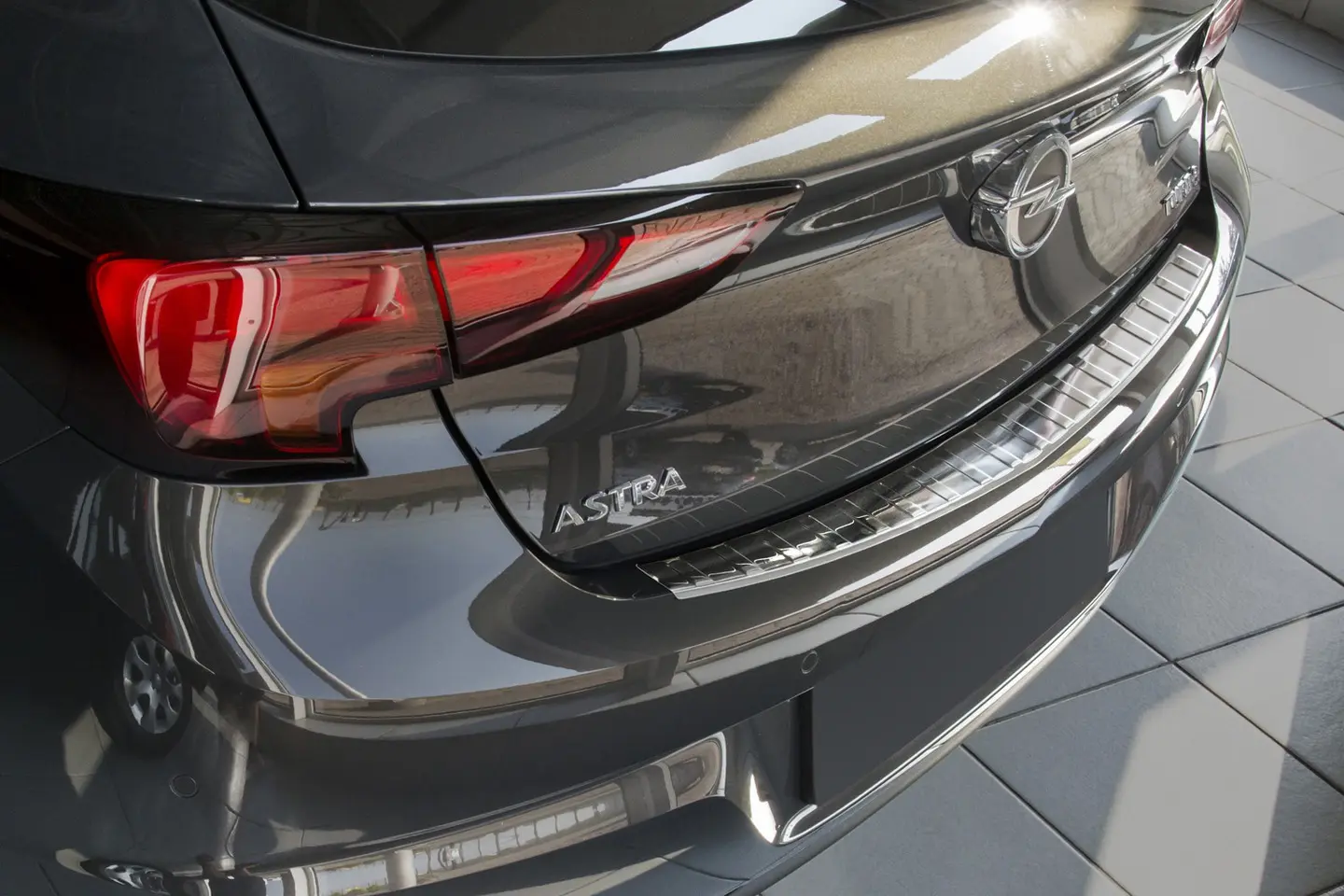 Bakfangerbeskytter Opel Astra K Sports Tourer 2015 - 2022 │ Silver Edition – bilde 2