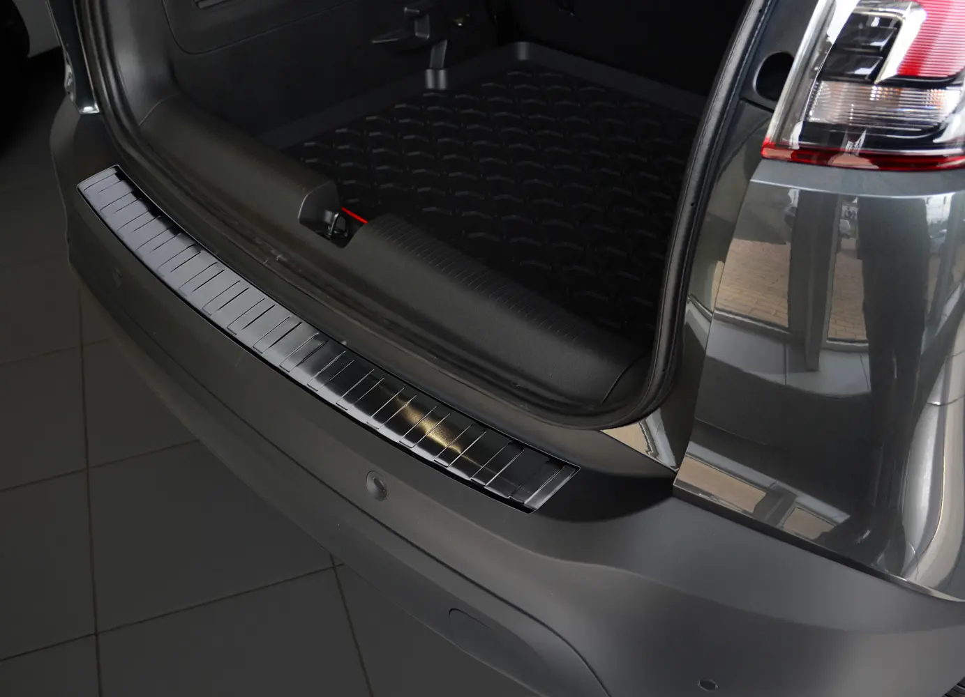 Bakfangerbeskytter Opel Crossland X 2017-> Black Edition – bilde 2