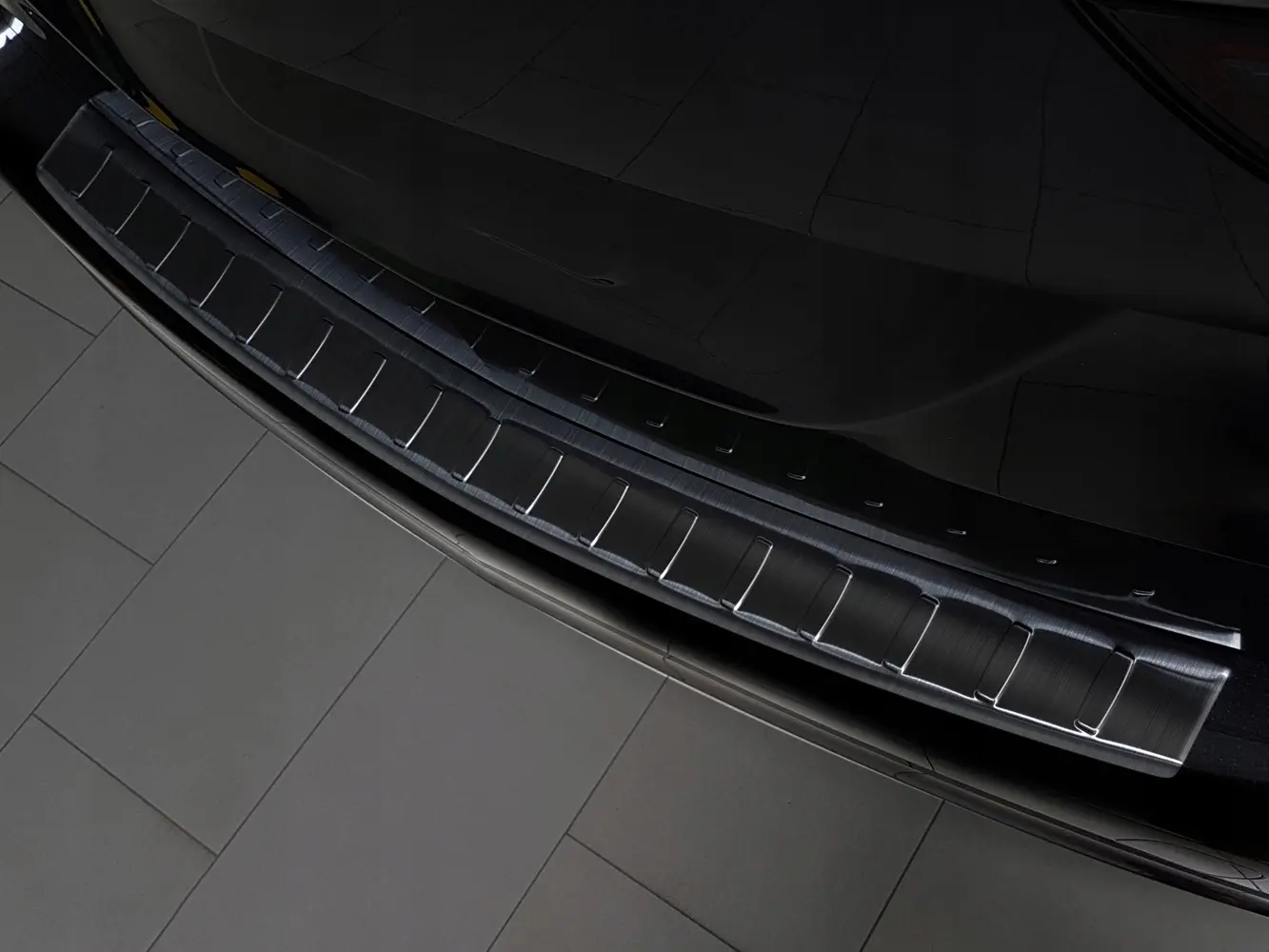 Bakfangerbeskytter Opel Zafira C 2012 - 2019  Black Edition – bilde 2