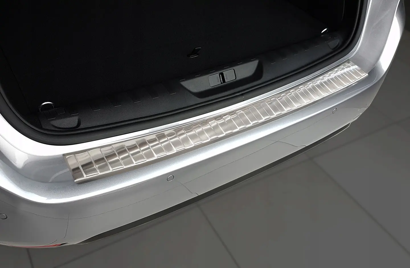 Bakfangerbeskytter Peugeot 308 II SW 2013 - 2021 │ Silver Edition