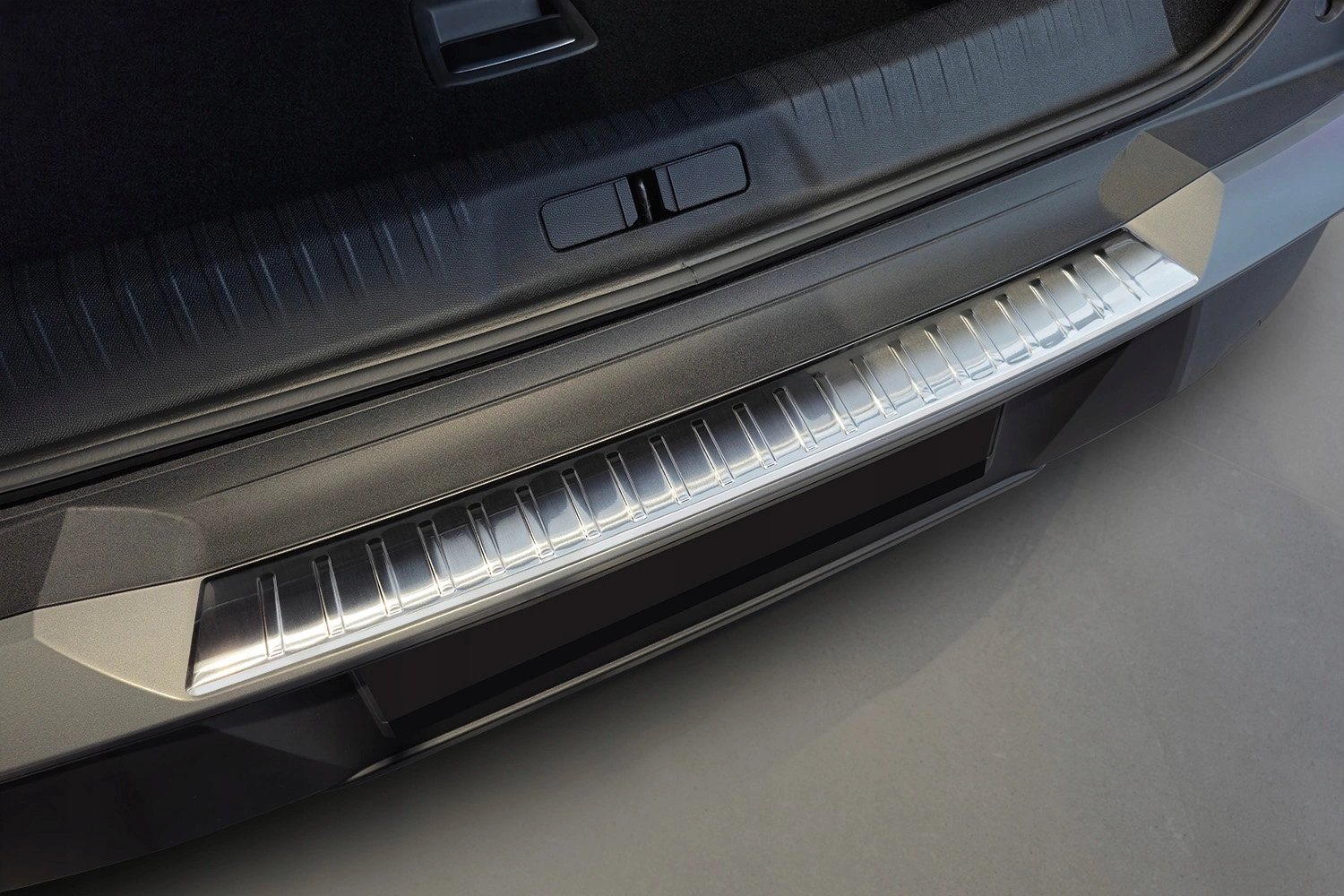 Bakfangerbeskytter Peugeot e-3008 / 3008 III Plug-in Hybrid 2023 -> │ Silver Edition