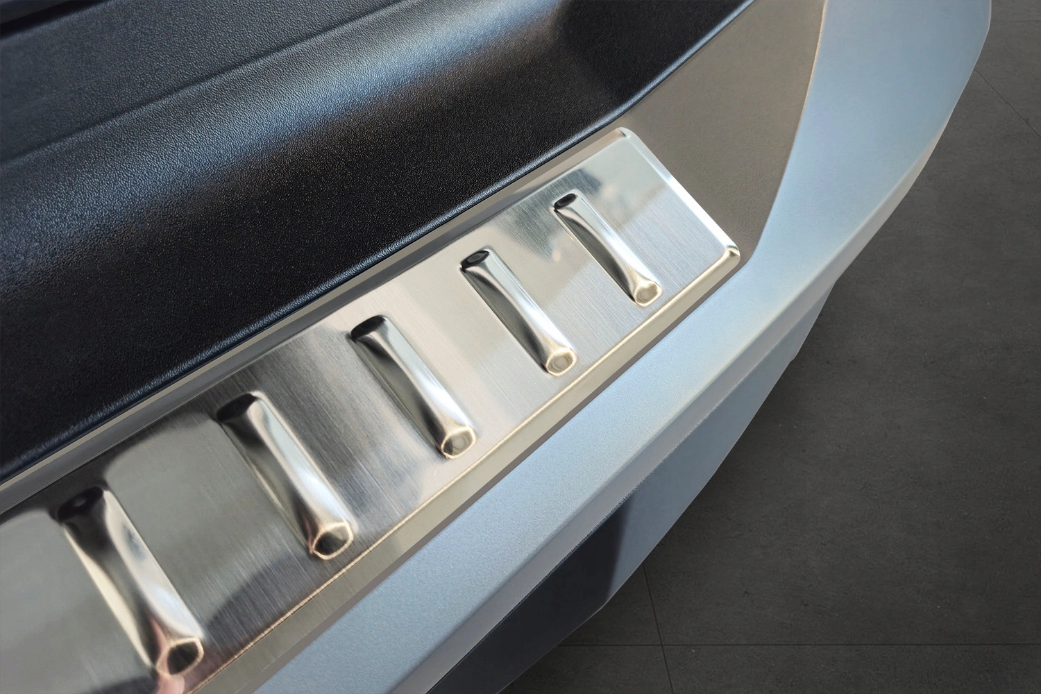 Bakfangerbeskytter Peugeot e-5008 / 5008 III (P74) Plug-in Hybrid 2024 -> │ Silver Edition – bilde 3