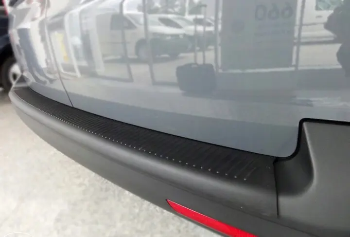 Bakfangerbeskytter plast VW T5 2003 - 2015 / VW T6 2015 - 2023 │ med dobbelt bakdører – bilde 2
