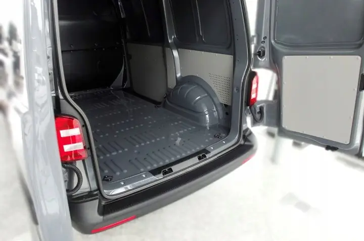 Bakfangerbeskytter plast VW T5 2003 - 2015 / VW T6 2015 - 2023 │ med dobbelt bakdører – bilde 4