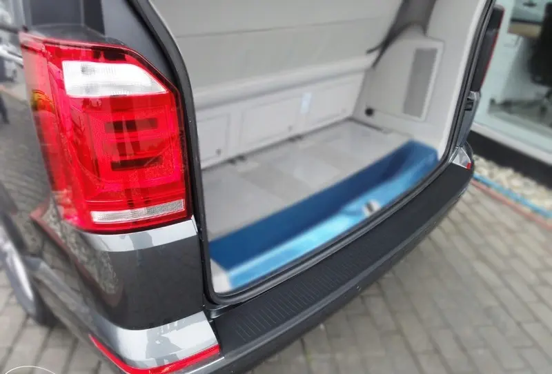 Bakfangerbeskytter plast VW T6 2015 - 2023 │ med hel bakluke Image 3