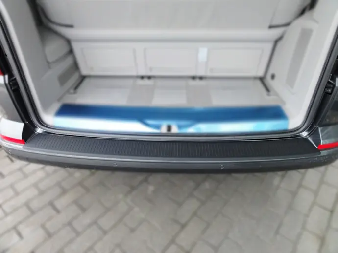 Bakfangerbeskytter plast VW T6 2015 - 2023 │ med hel bakluke Image 4