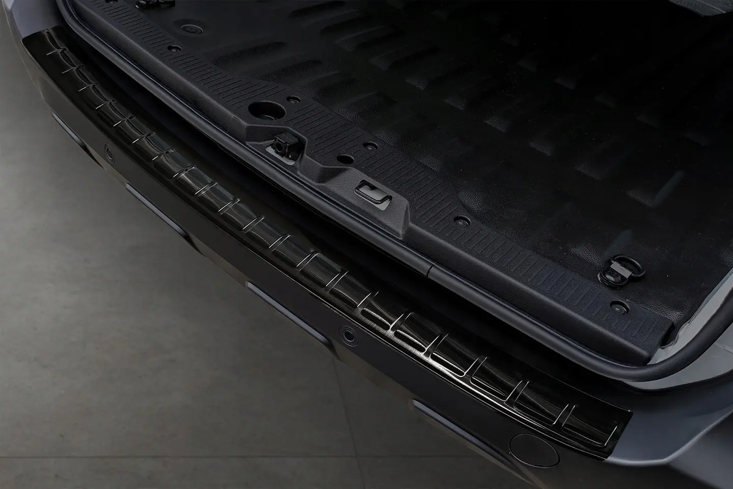 Bakfangerbeskytter Renault Ekspress 2021-> Black Edition