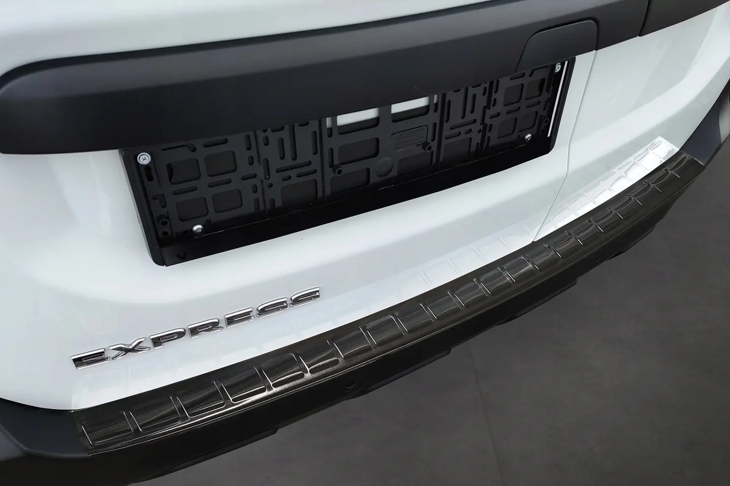 Bakfangerbeskytter Renault Ekspress 2021-> Black Edition – bilde 2