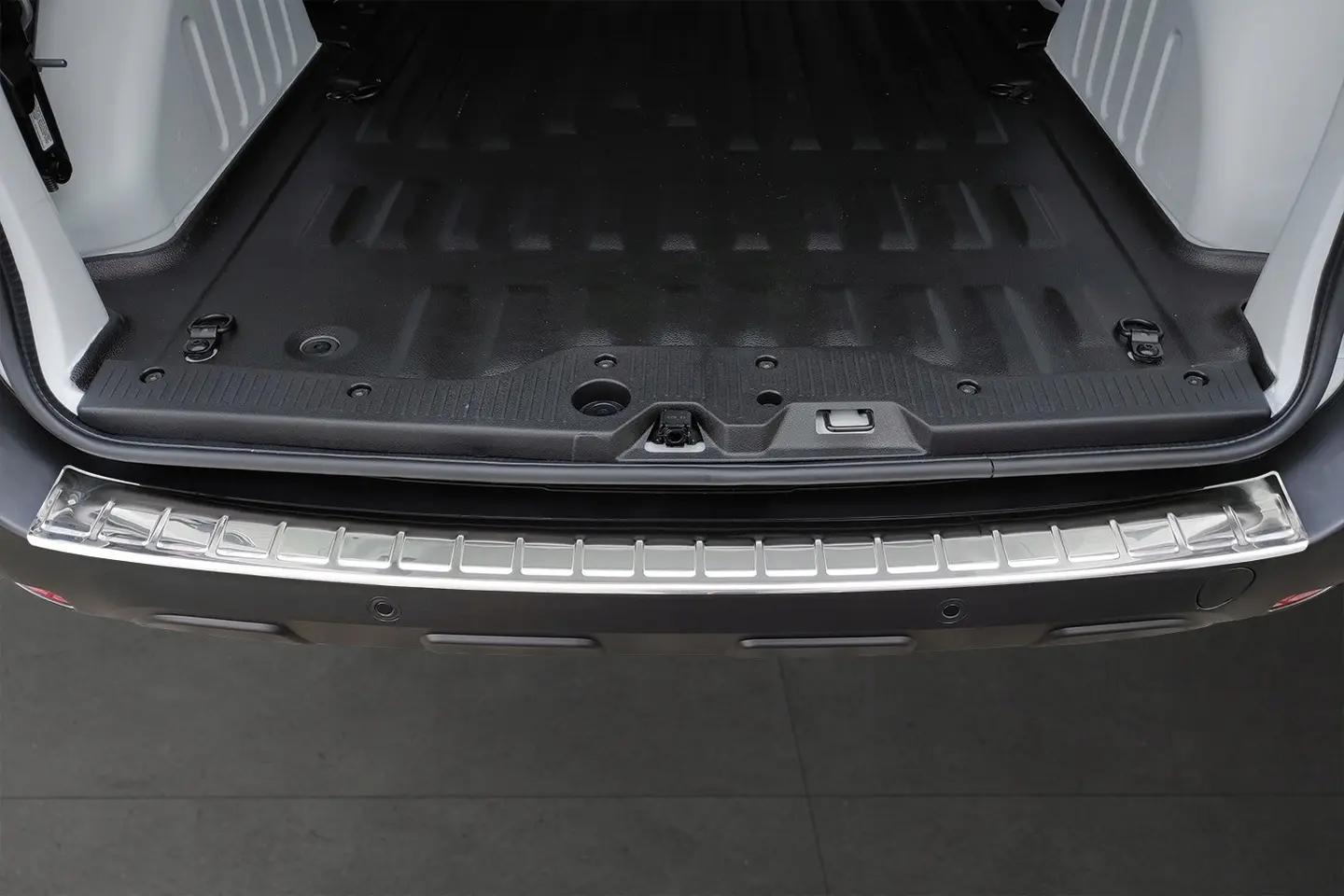 Bakfangerbeskytter Renault Ekspress 2021-> Silver Edition – bilde 3