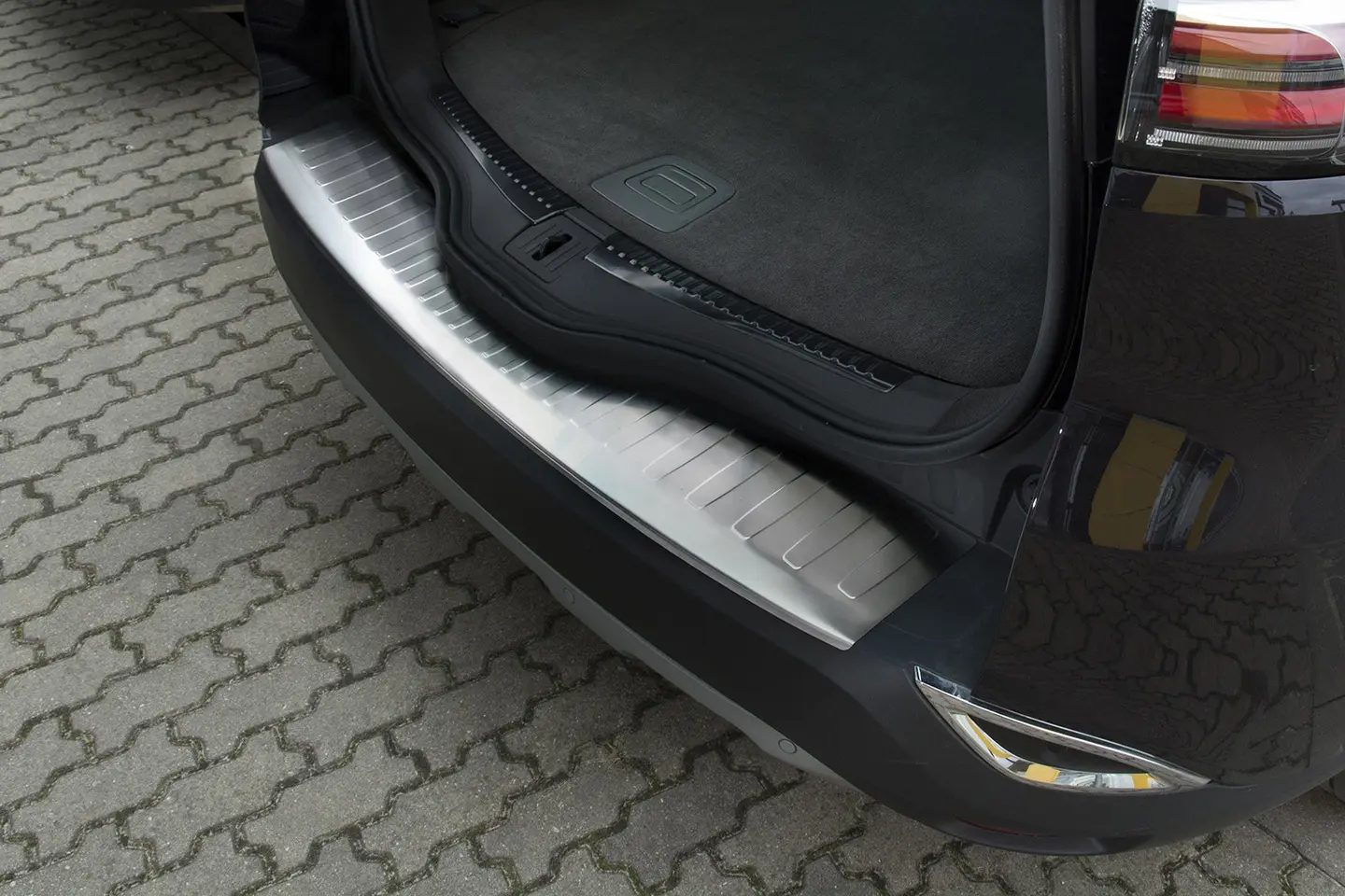 Bakfangerbeskytter Renault Escape V Initiale 2015-> Black Edition – bilde 2