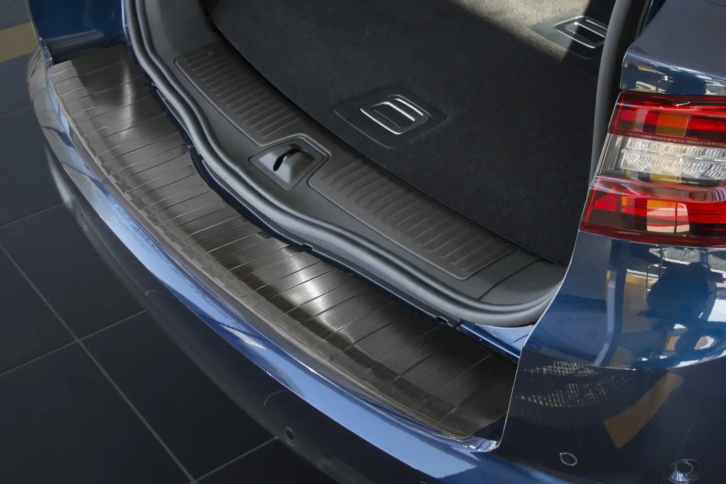Bakfangerbeskytter Renault Talisman Grandtour 2015 - 2022 │ Black Edition – bilde 2