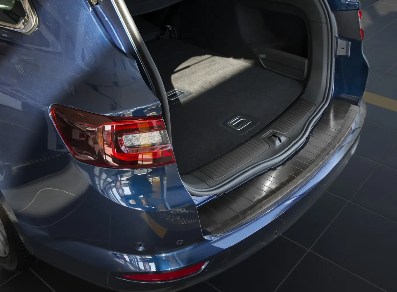 Bakfangerbeskytter Renault Talisman Grandtour 2015 - 2022 │ Black Edition – bilde 3
