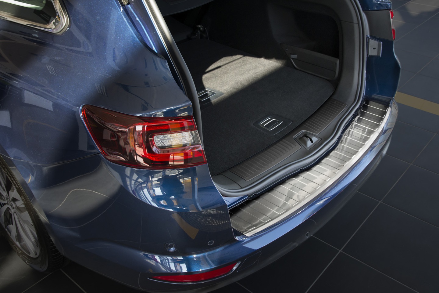 Bakfangerbeskytter Renault Talisman Grandtour 2015 - 2022 │ Silver Edition