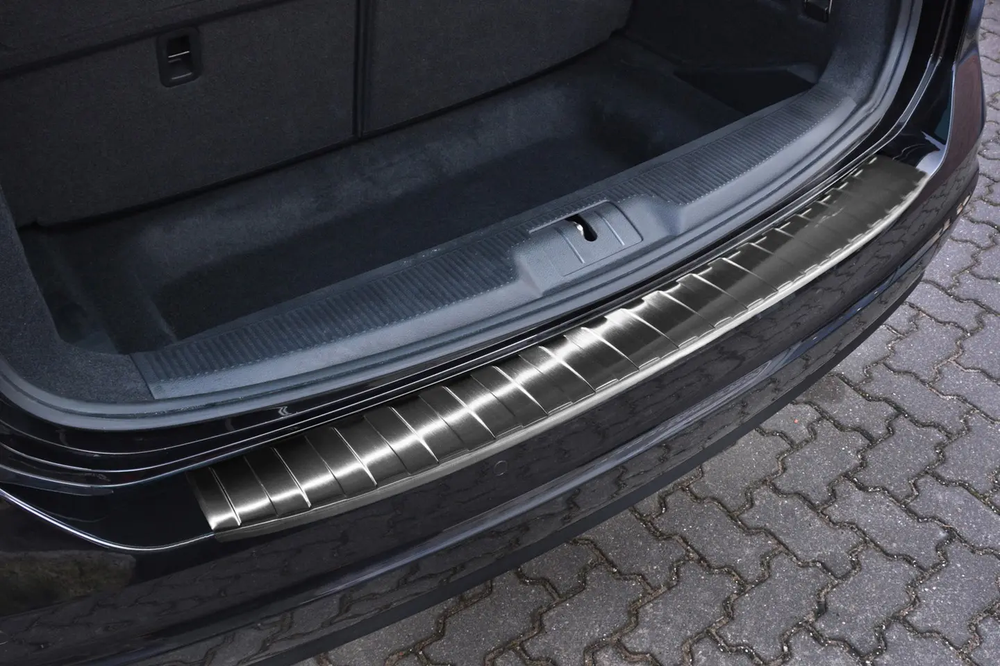 Bakfangerbeskytter Seat Alhambra II / VW Sharan II 2010 - 2022 │ Black Edition – bilde 2