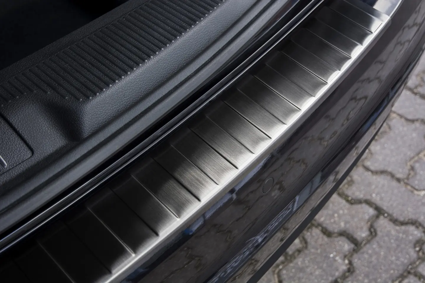 Bakfangerbeskytter Seat Alhambra II / VW Sharan II 2010 - 2022 │ Black Edition – bilde 3