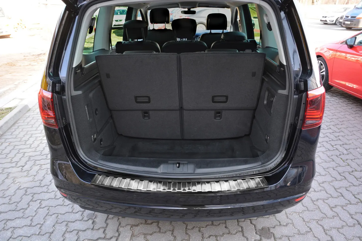 Bakfangerbeskytter Seat Alhambra II / VW Sharan II 2010 - 2022 │ Silver Edition – bilde 2