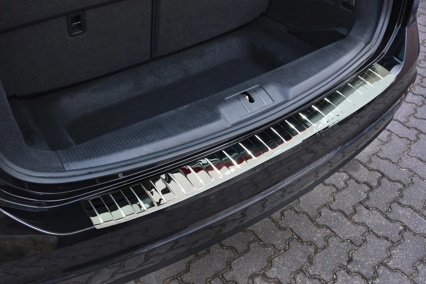Bakfangerbeskytter Seat Alhambra II / VW Sharan II 2010 - 2022 │ Silver Edition