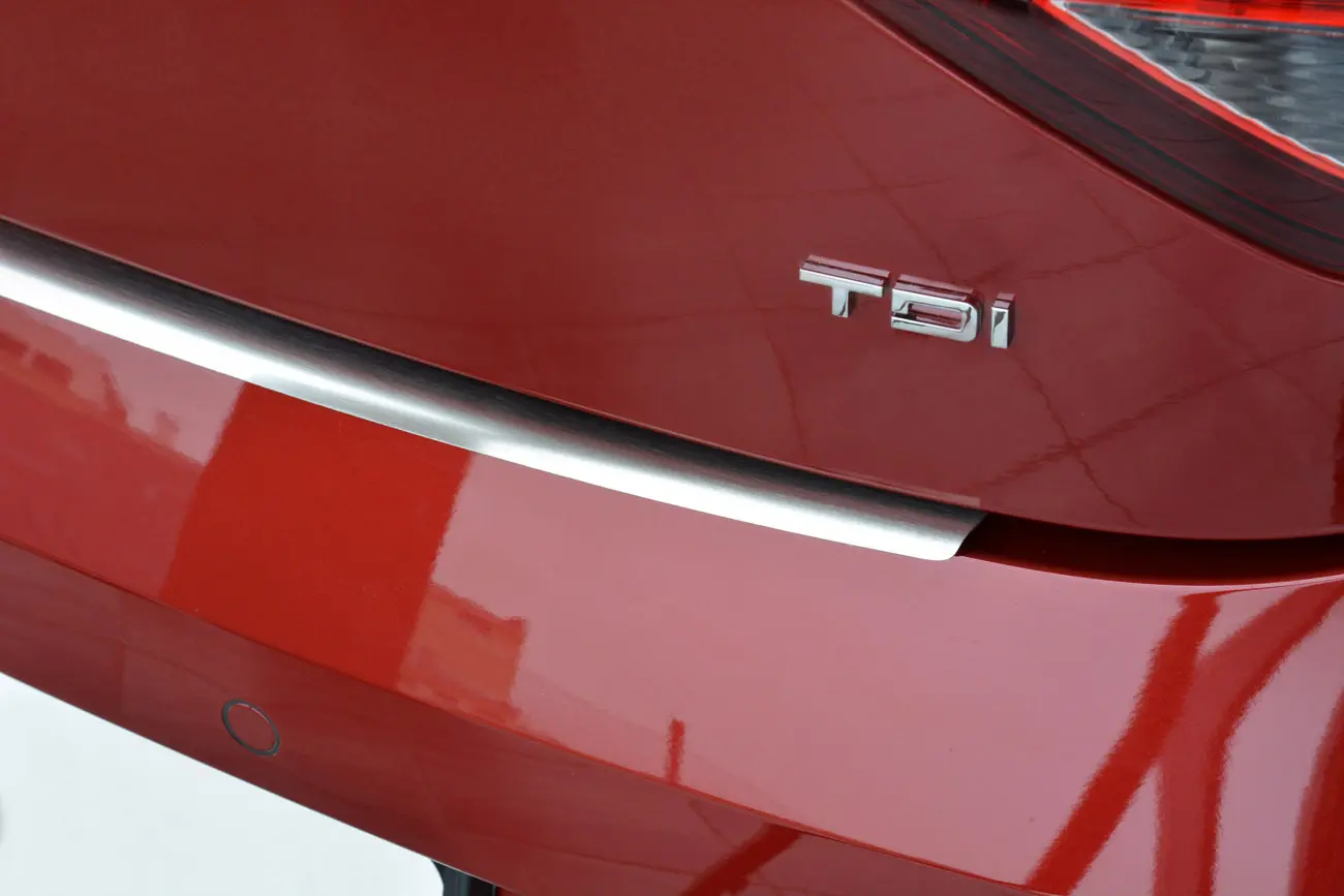 Bakfangerbeskytter Seat Leon III 5F 2013-2020 Silver Edition – bilde 3