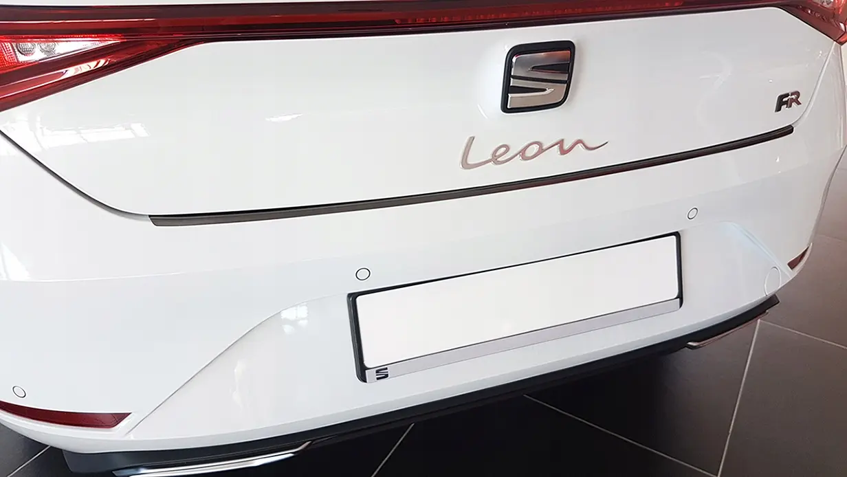 Bakfangerbeskytter Seat Leon IV Hatchback 2020-> Black Edition – bilde 4