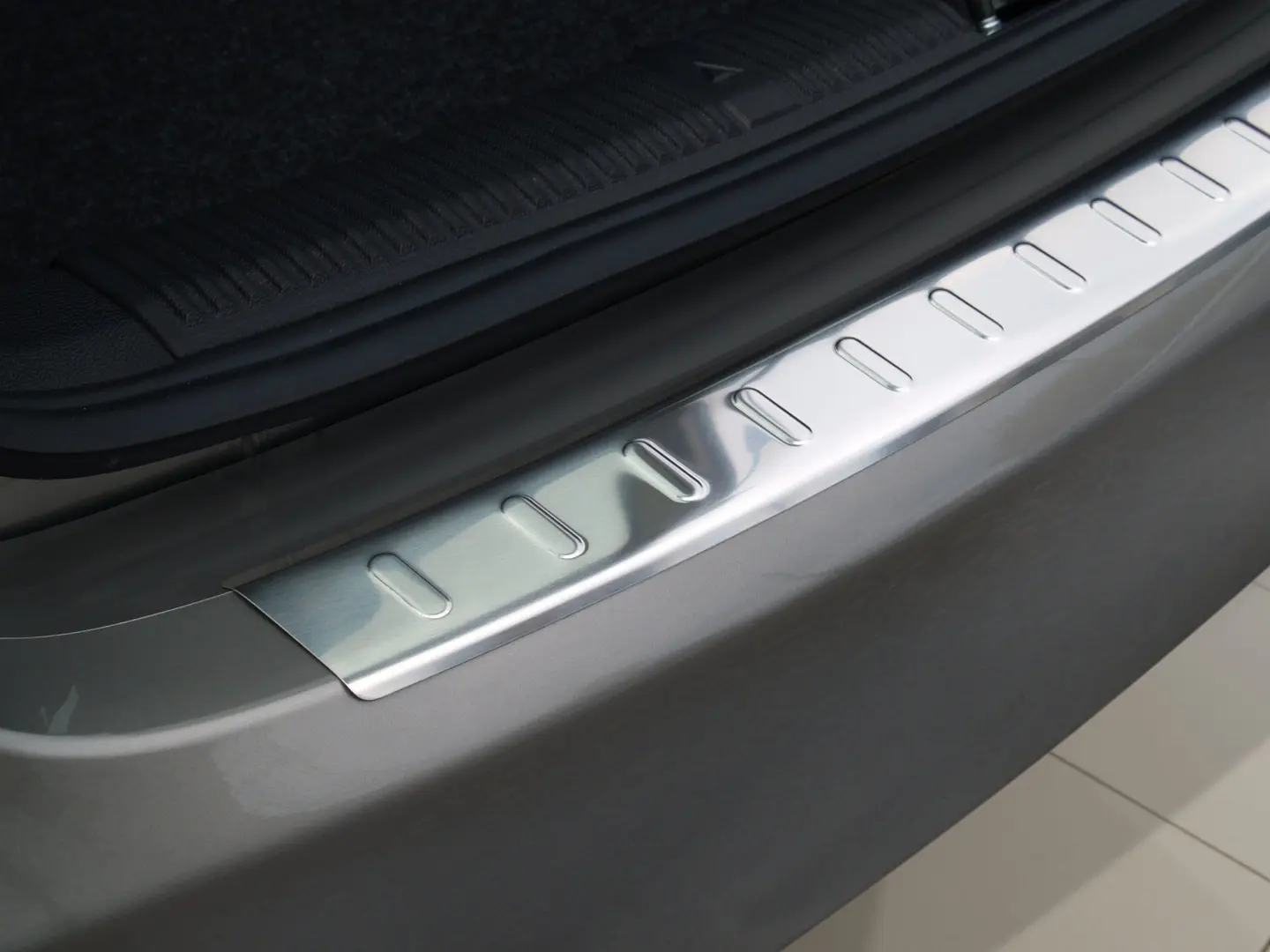 Bakfangerbeskytter Skoda Fabia II 2007-2016 Silver Edition – bilde 2