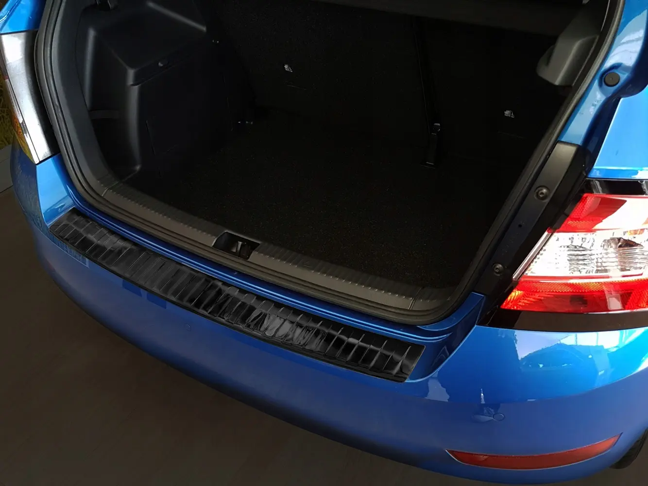 Bakfangerbeskytter Skoda Fabia III hatchback facelift 2018-> Black Edition