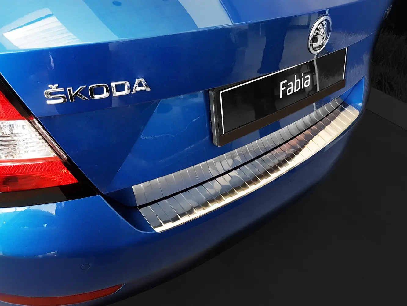 Bakfangerbeskytter Skoda Fabia III hatchback facelift 2018-> Silver Edition Image 3