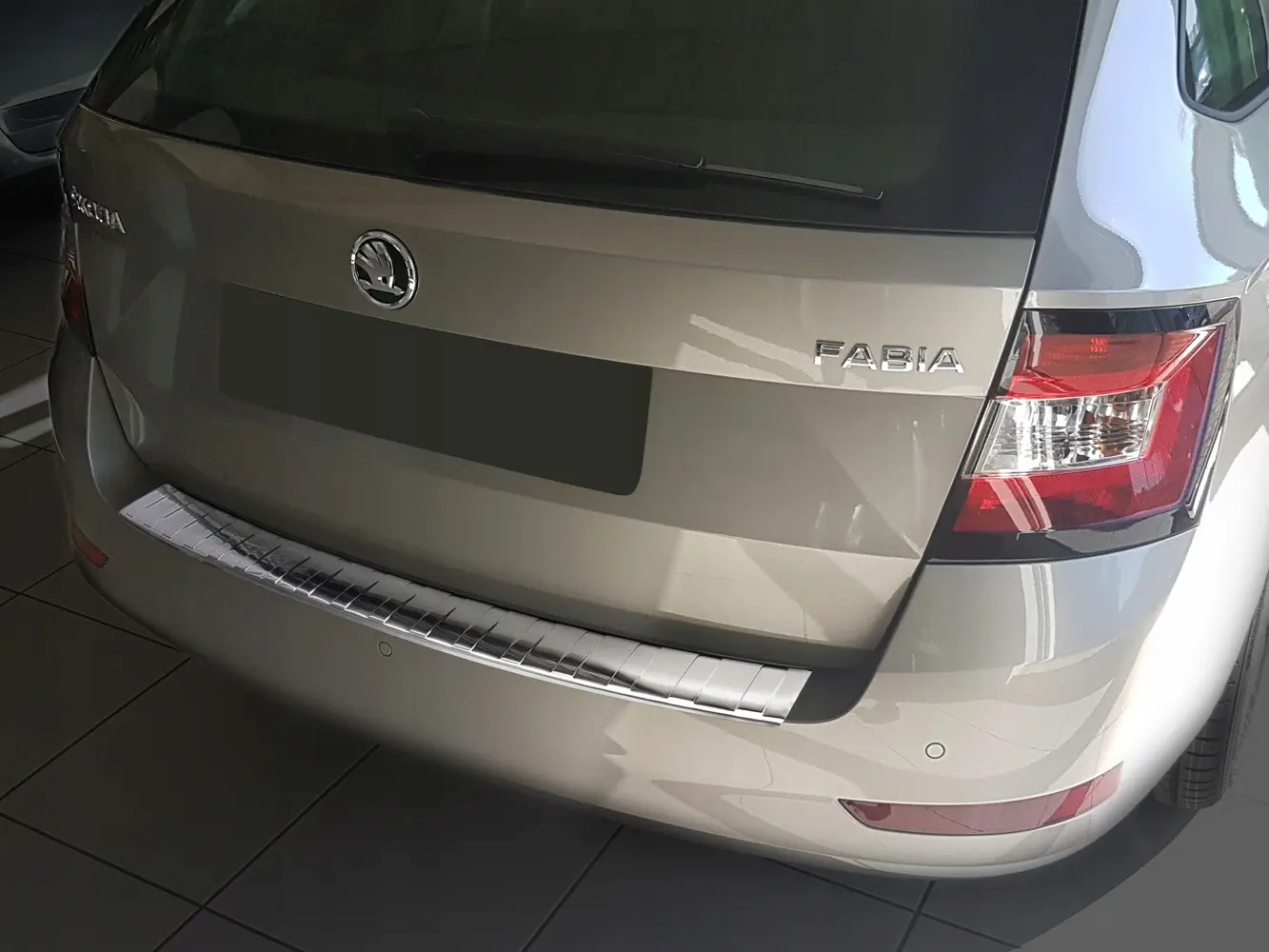 Bakfangerbeskytter Skoda Fabia III Stasjonsvogn facelift 2018-> Silver Edition – bilde 2