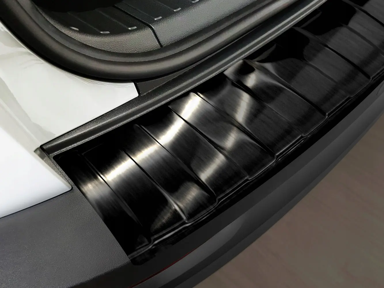 Bakfangerbeskytter Škoda Karoq 2017 -> │ Black Edition – bilde 3