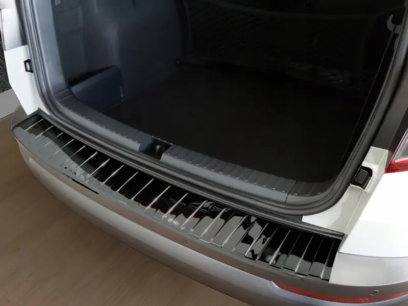 Bakfangerbeskytter Škoda Karoq 2017 -> │ Black Edition