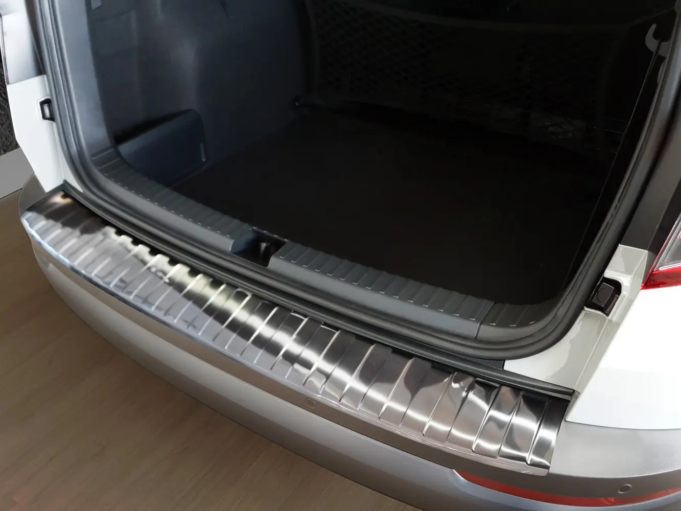 Bakfangerbeskytter Škoda Karoq 2017 -> │ Silver Edition