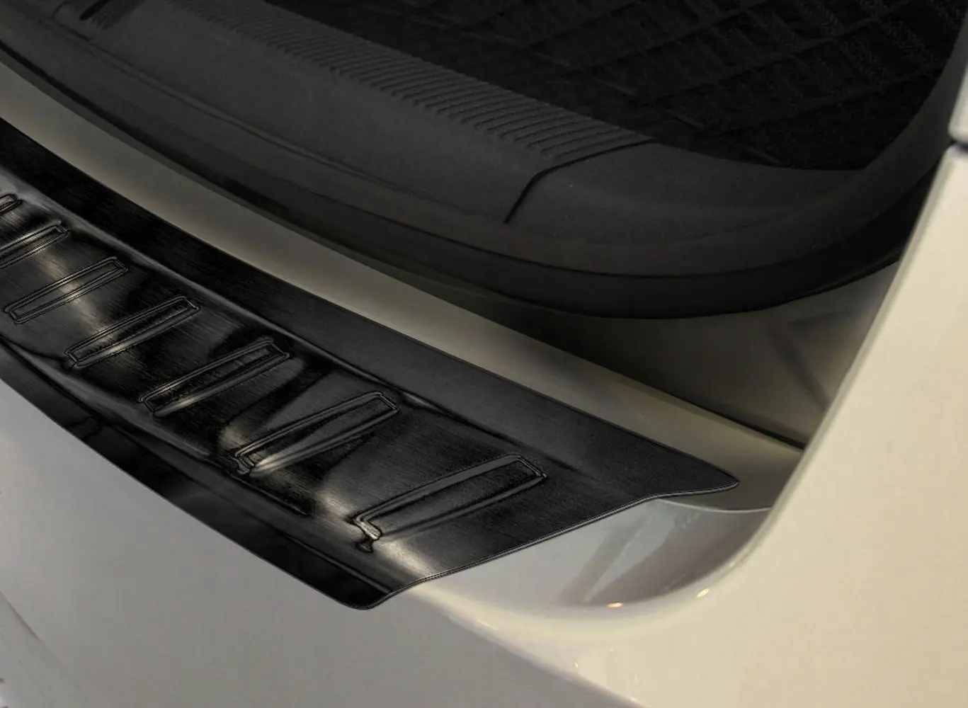 Bakfangerbeskytter Skoda Octavia II Stasjonsvogn 2004-2013 | Black Edition – bilde 2