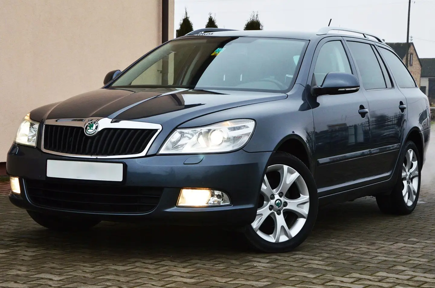 Bakfangerbeskytter Skoda Octavia II Stasjonsvogn 2004-2013 | Black Edition – bilde 6