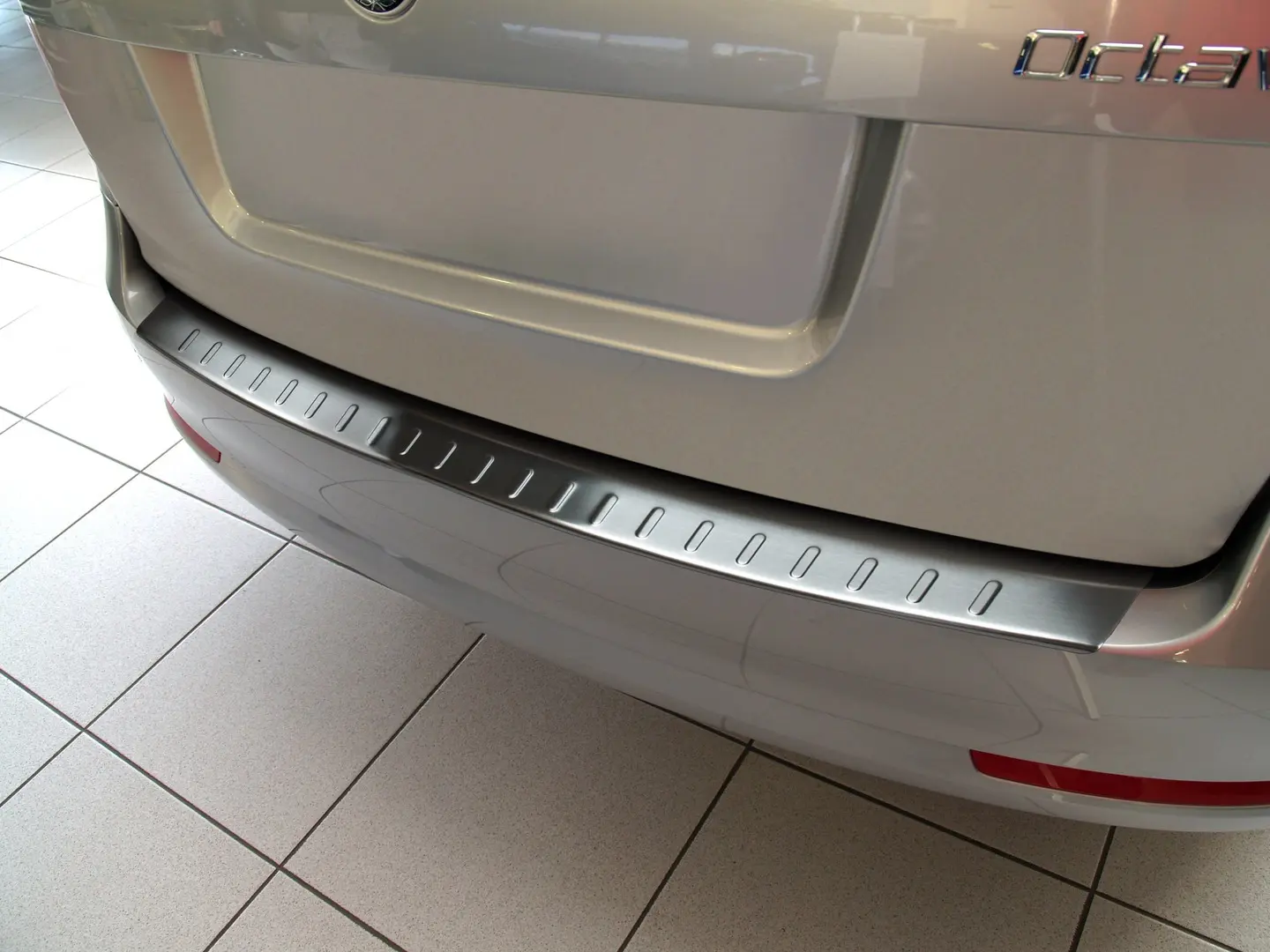 Bakfangerbeskytter Skoda Octavia II Stasjonsvogn 2004 - 2013 │ Silver Edition – bilde 2