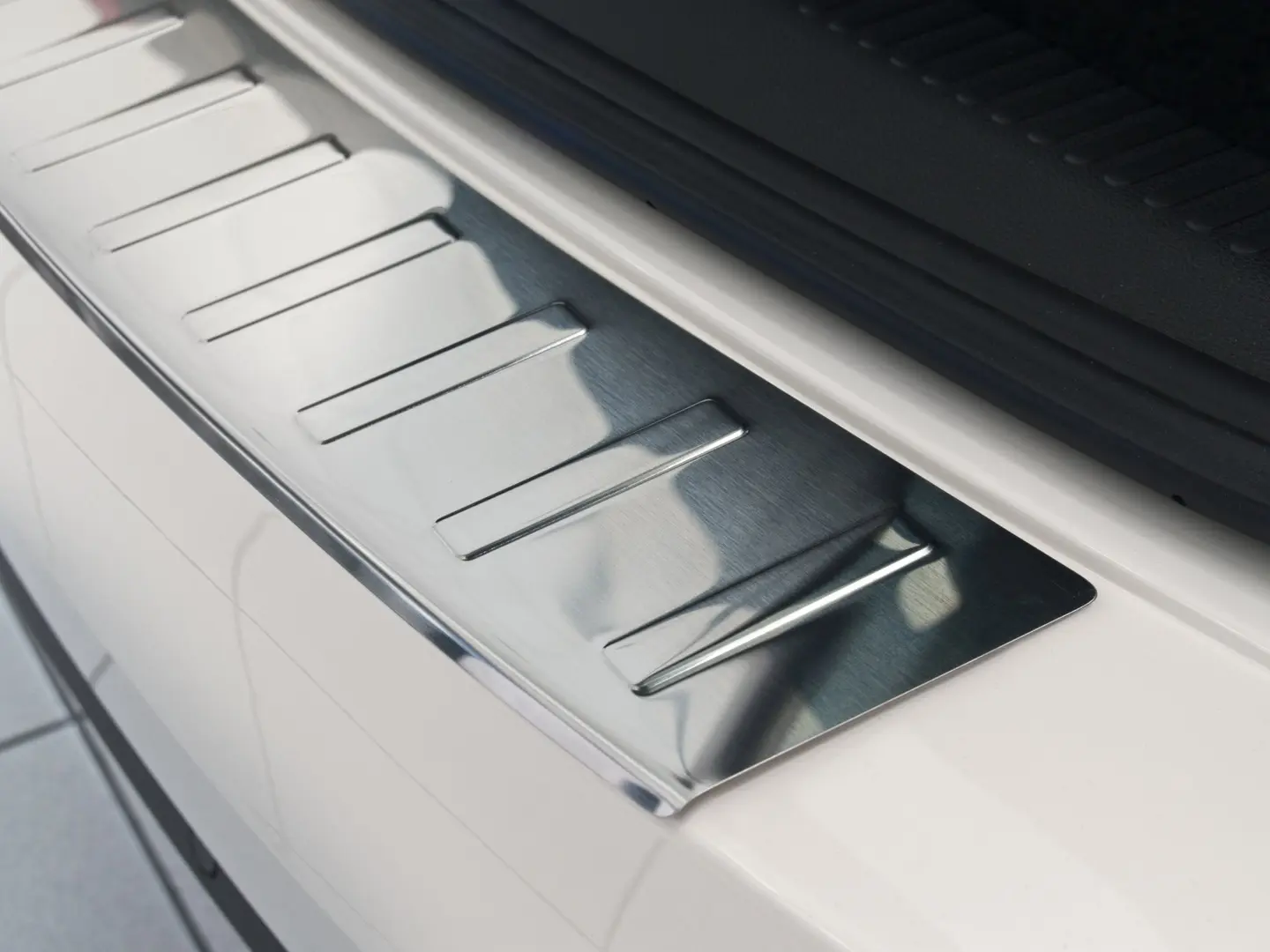 Bakfangerbeskytter Skoda Octavia III 2012 - 2016 (pre-facelift) │ Silver Edition – bilde 3