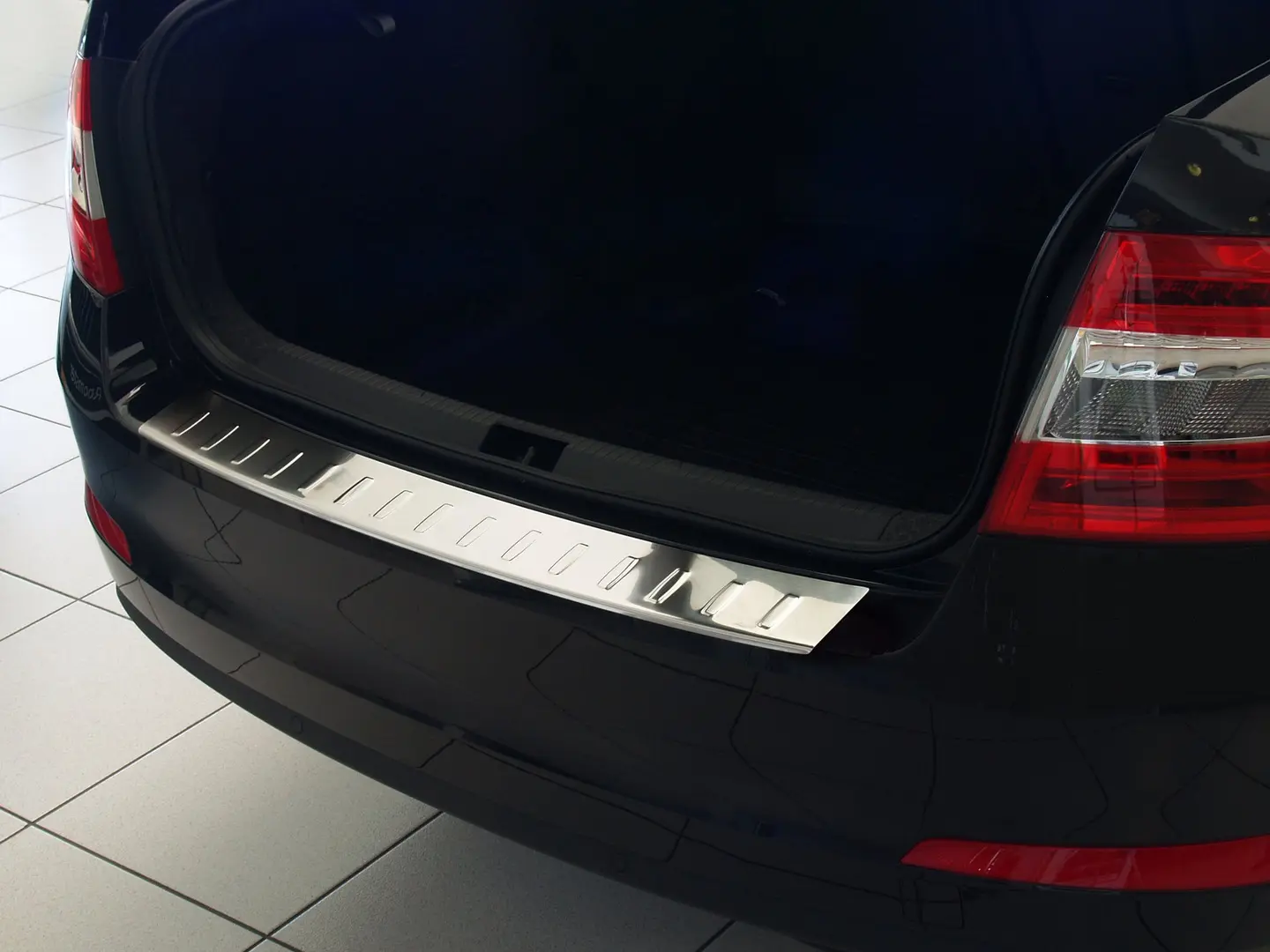 Bakfangerbeskytter Skoda Octavia III 2012 - 2020 │ Silver Edition