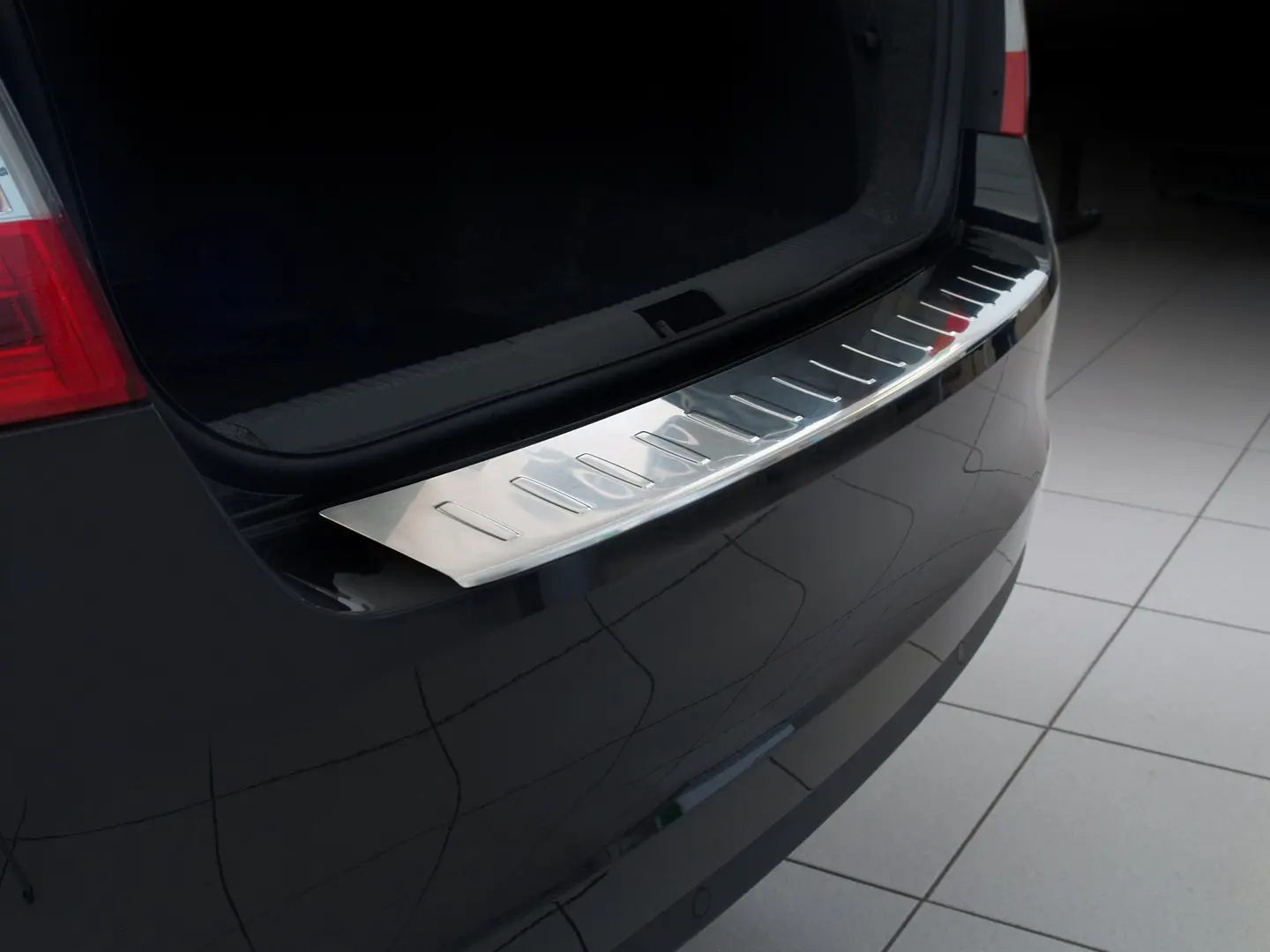 Bakfangerbeskytter Skoda Octavia III 2012 - 2020 │ Silver Edition – bilde 2