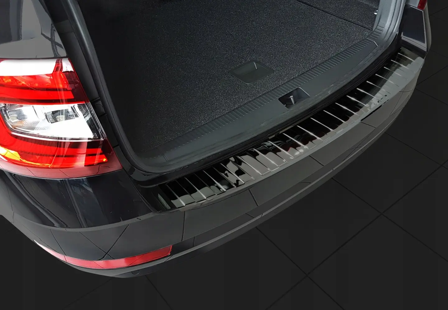 Bakfangerbeskytter Skoda Octavia III 2016 - 2020 │ Black Edition