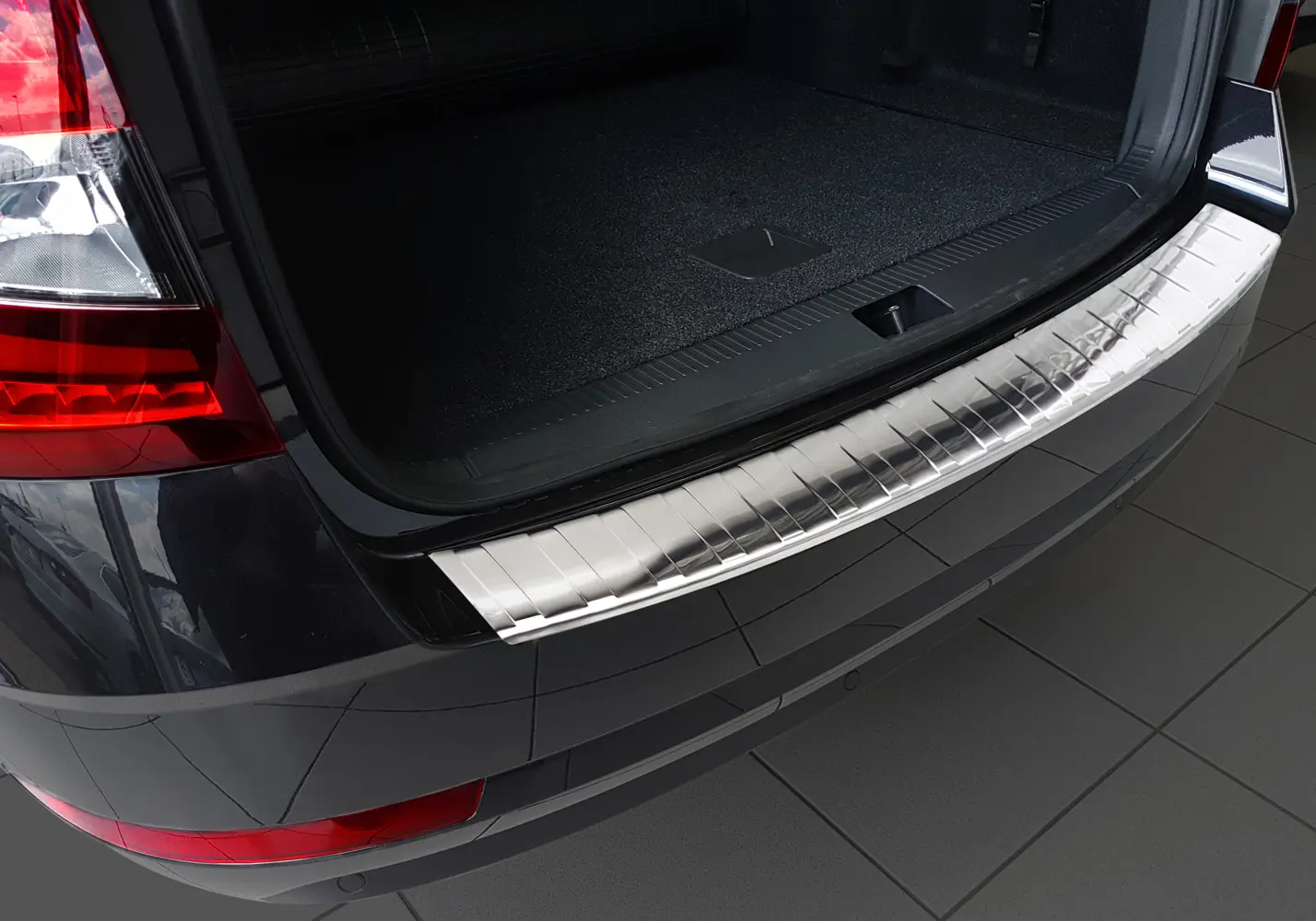Bakfangerbeskytter Skoda Octavia III 2016 - 2020 │ Silver Edition