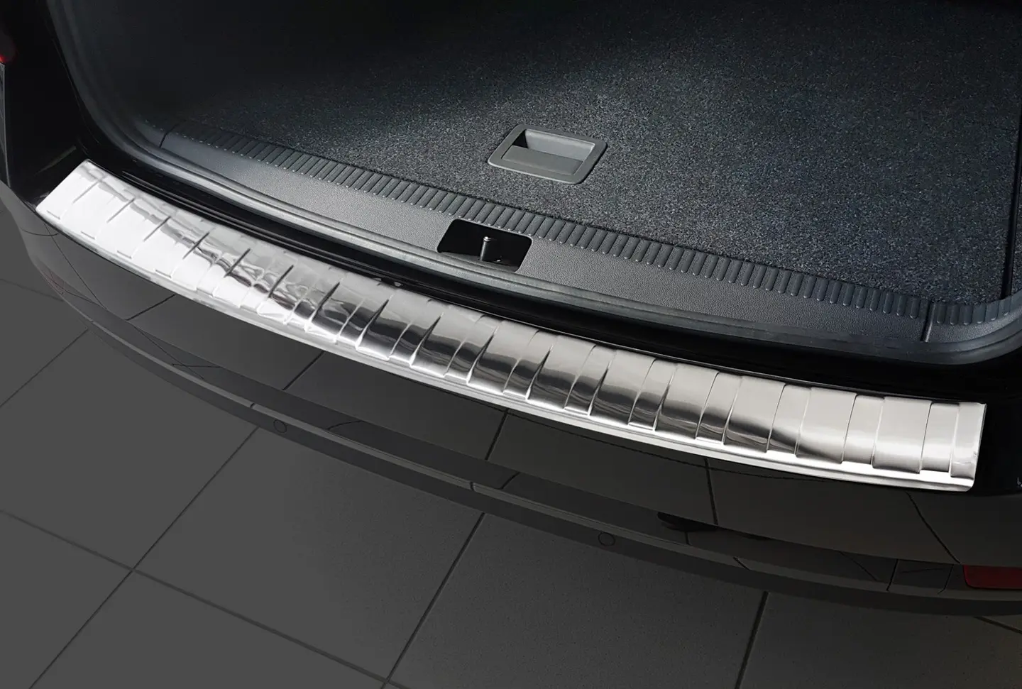 Bakfangerbeskytter Skoda Octavia III 2016 - 2020 │ Silver Edition – bilde 2