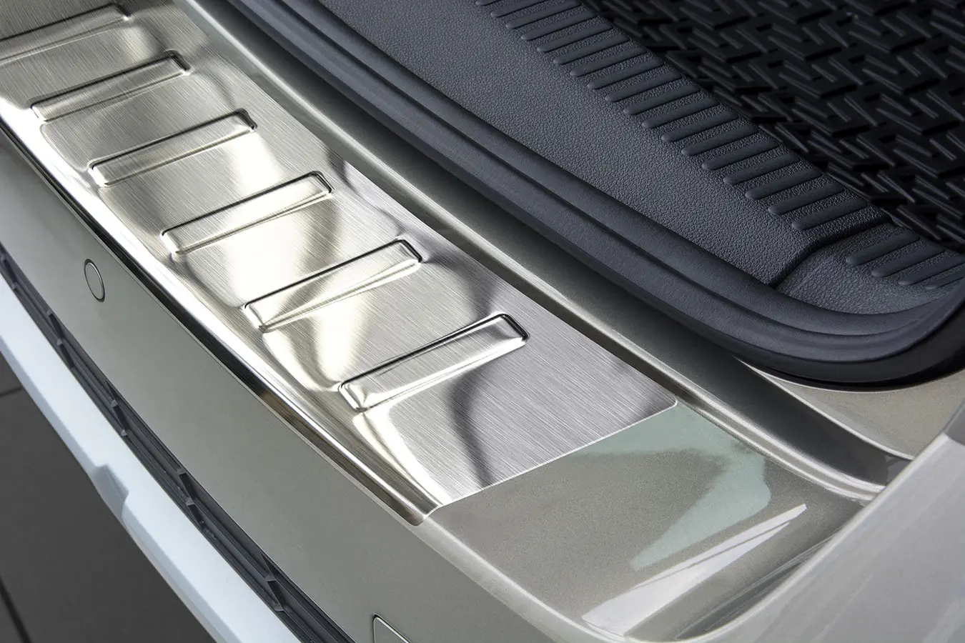 Bakfangerbeskytter Skoda Octavia III Stasjonsvogn 2012 - 2020 │ Silver Edition – bilde 2