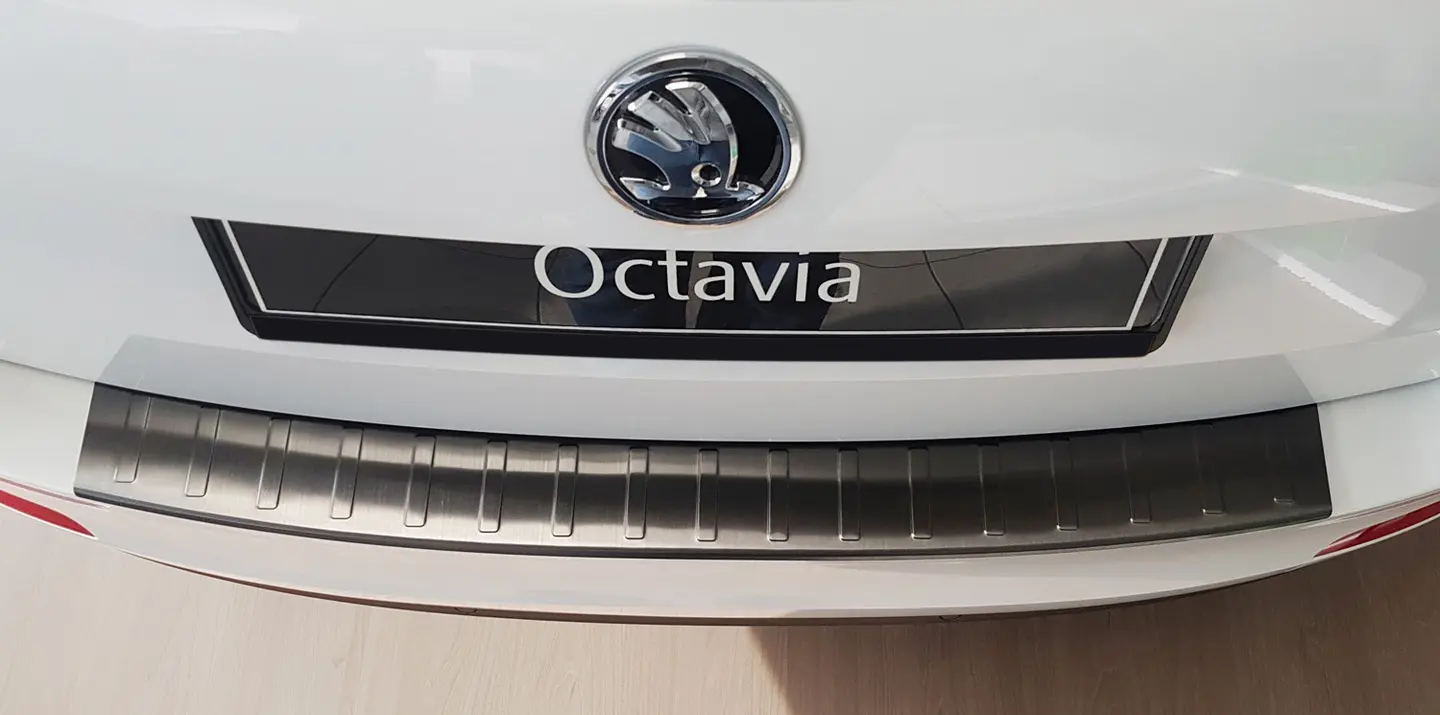 Bakfangerbeskytter Skoda Octavia III Stasjonsvogn 2013 - 2020 │ facelift Black Edition