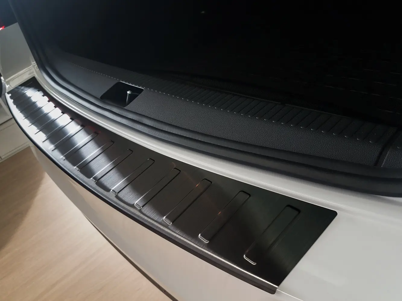 Bakfangerbeskytter Skoda Octavia III Stasjonsvogn 2013 - 2020 │ facelift Black Edition – bilde 2
