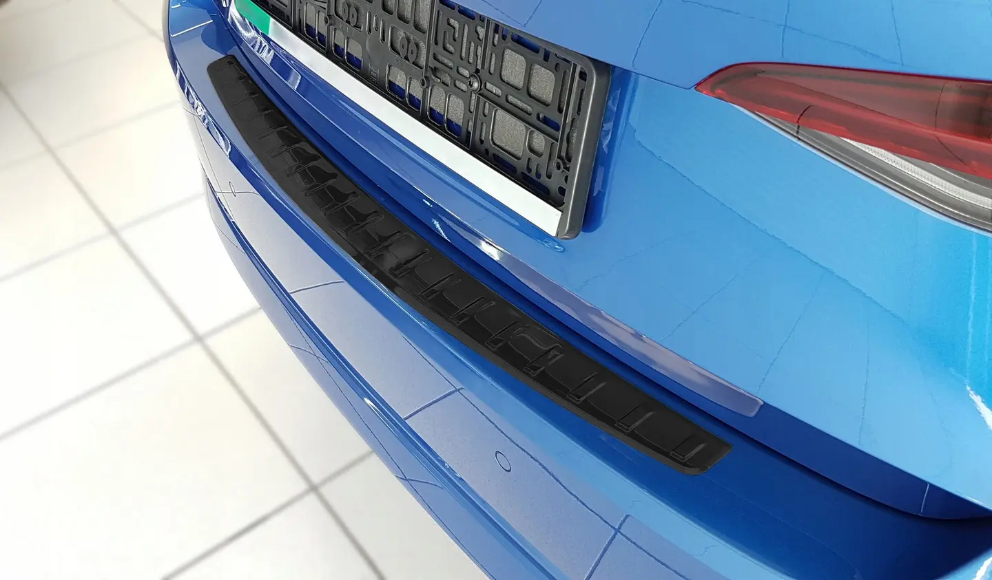 Bakfangerbeskytter Skoda Octavia IV Liftback 2019 -> │ Black Edition – bilde 4