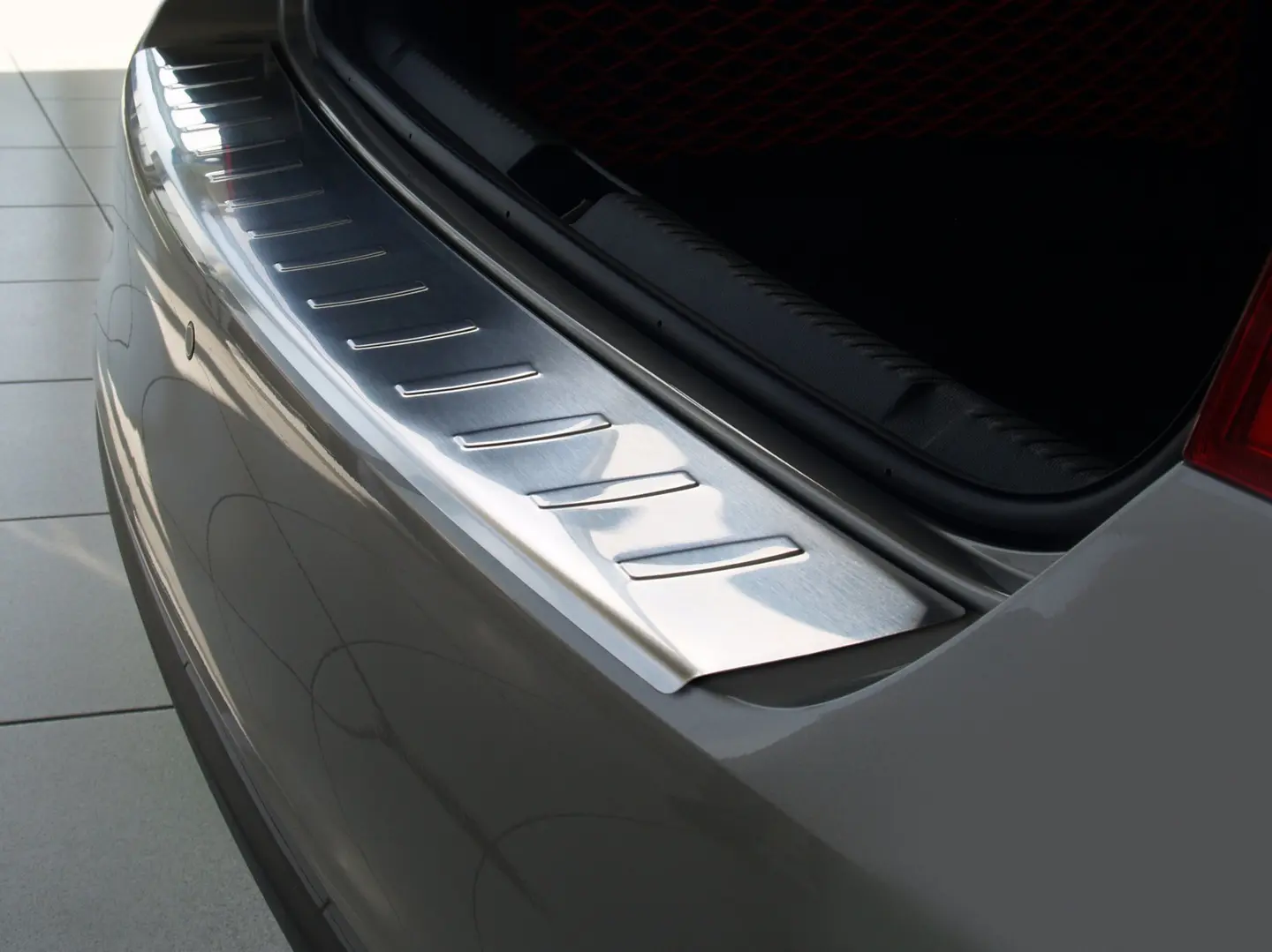 Bakfangerbeskytter Skoda Rapid 2012 - 2019 │ Silver Edition – bilde 2