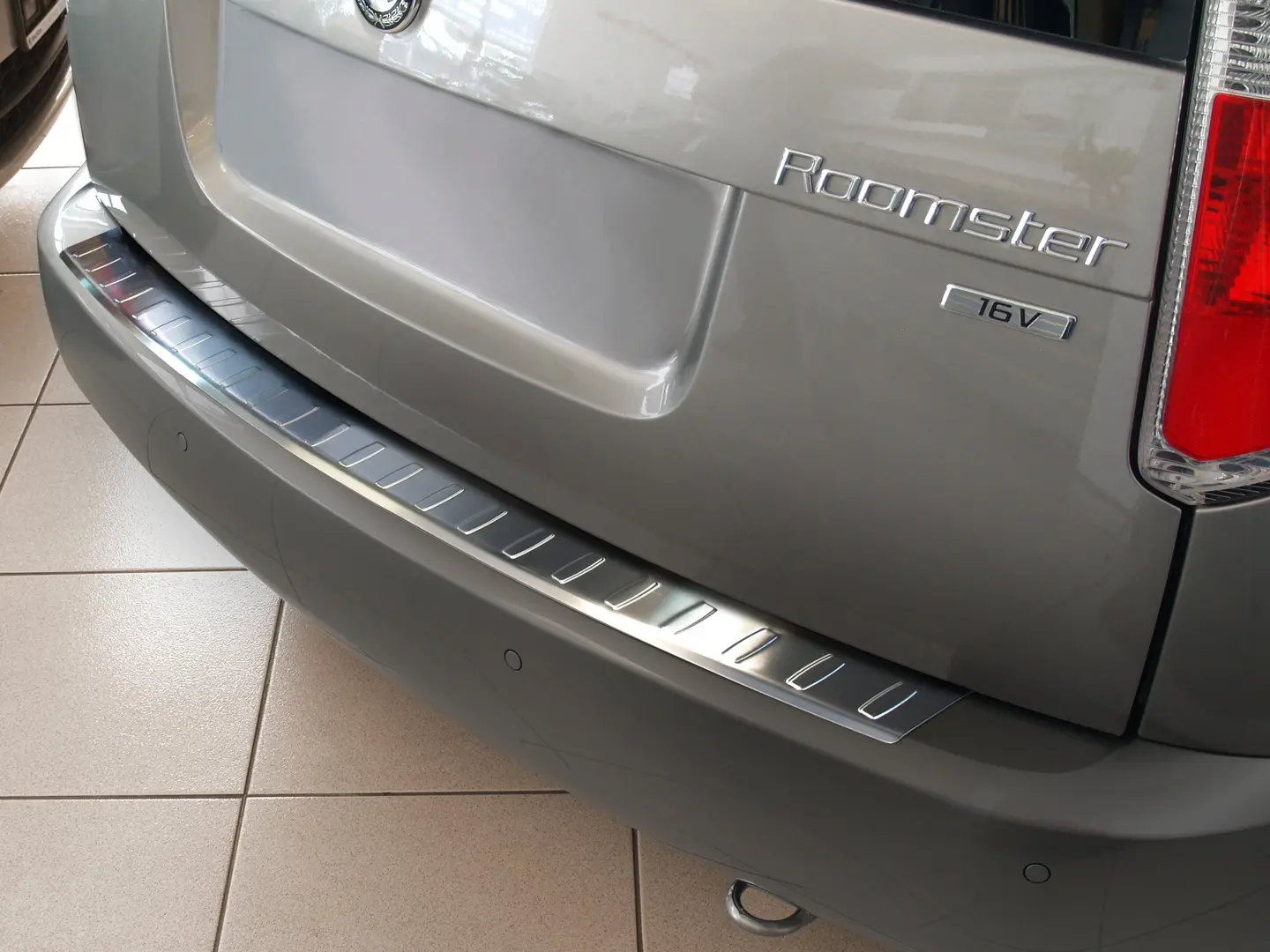 Bakfangerbeskytter Skoda Roomster 2006-2012 Silver Edition  – bilde 2