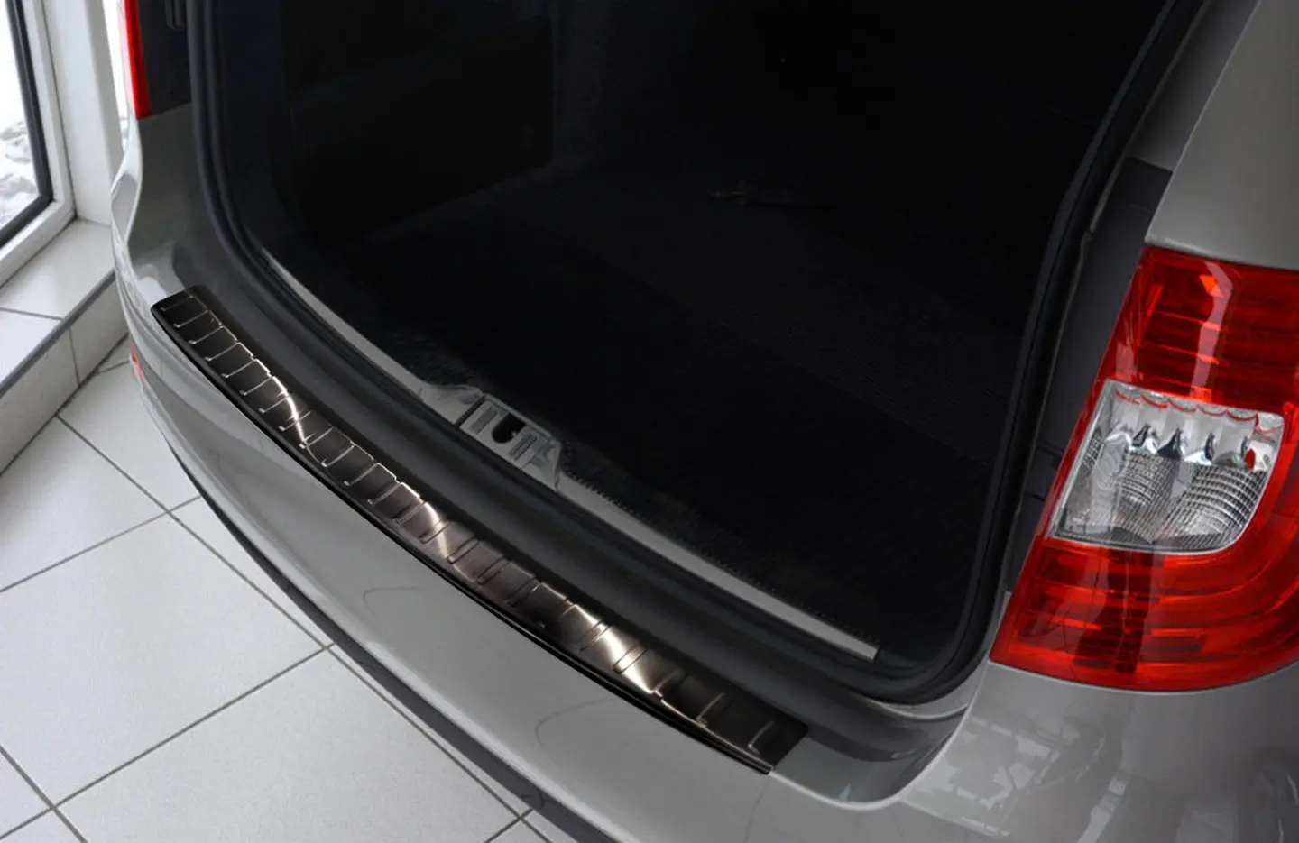 Bakfangerbeskytter Skoda Superb II Facelift Stasjonsvogn 2013 - 2015 │ Black Edition