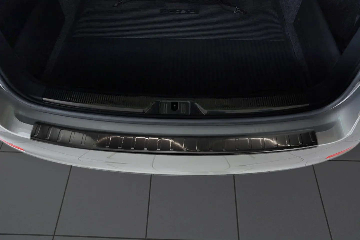 Bakfangerbeskytter Skoda Superb II Facelift Stasjonsvogn 2013 - 2015 │ Black Edition – bilde 2