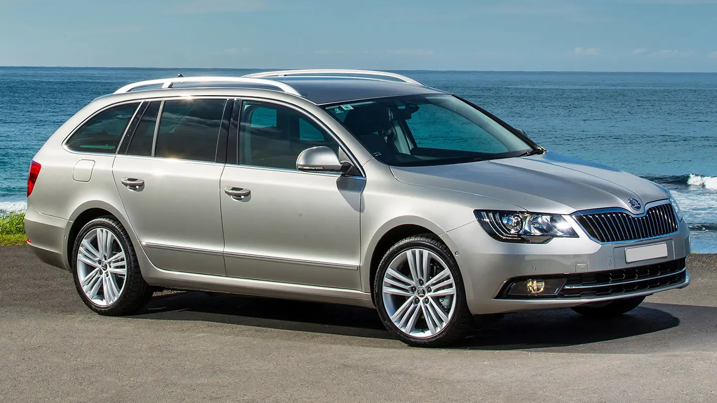 Bakfangerbeskytter Skoda Superb II Facelift Stasjonsvogn 2013 - 2015 │ Black Edition – bilde 7
