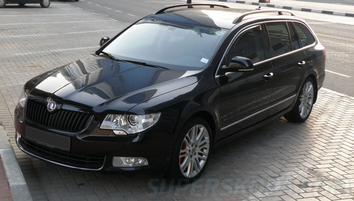Bakfangerbeskytter Skoda Superb II Stasjonsvogn 2008 - 2013 │ Black Edition – bilde 6