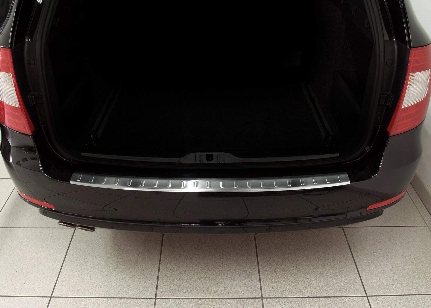 Bakfangerbeskytter Skoda Superb II Stasjonsvogn 2008 - 2015 │ Silver Edition – bilde 2